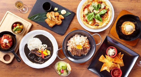 ホテル ラブ 名古屋のルームサービス ピザやパスタのパーティーメニュー